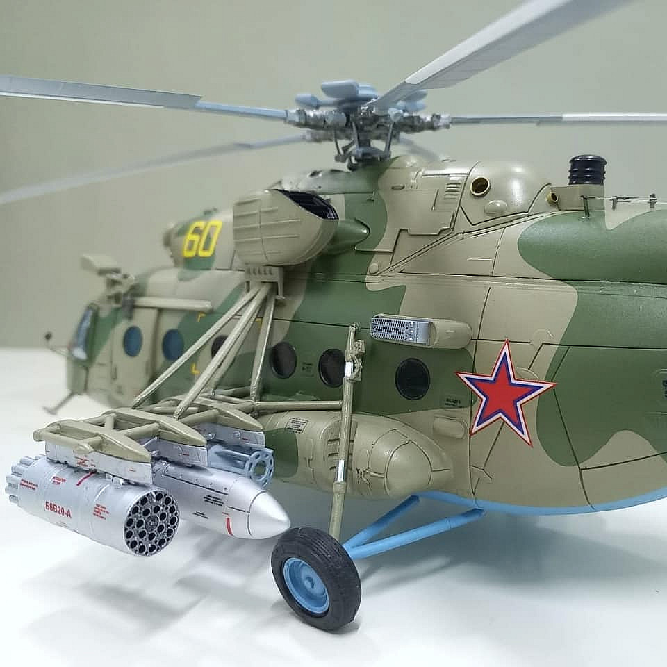 Вертолет Ми-8МТ с полным вооружением 1:48