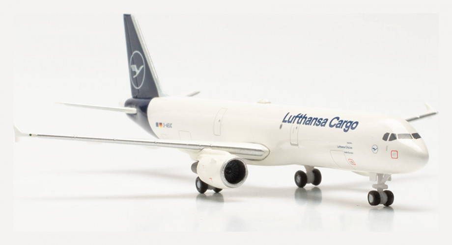 Самолет Lufthansa Cargo Airbus A321P2F “Hello Europe” 1:500