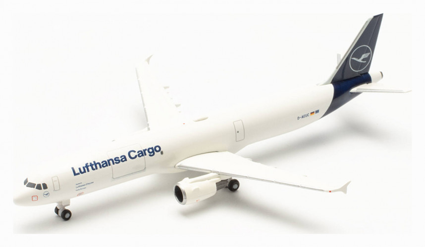 Самолет Lufthansa Cargo Airbus A321P2F “Hello Europe” 1:500
