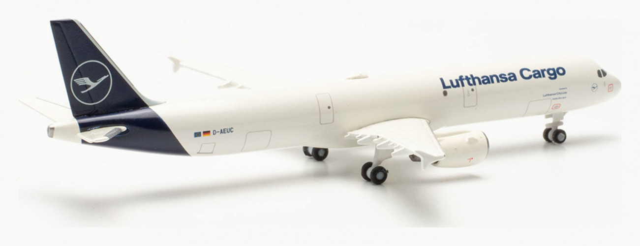 Самолет Lufthansa Cargo Airbus A321P2F “Hello Europe” 1:500