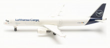 Самолет Lufthansa Cargo Airbus A321P2F “Hello Europe” 1:500