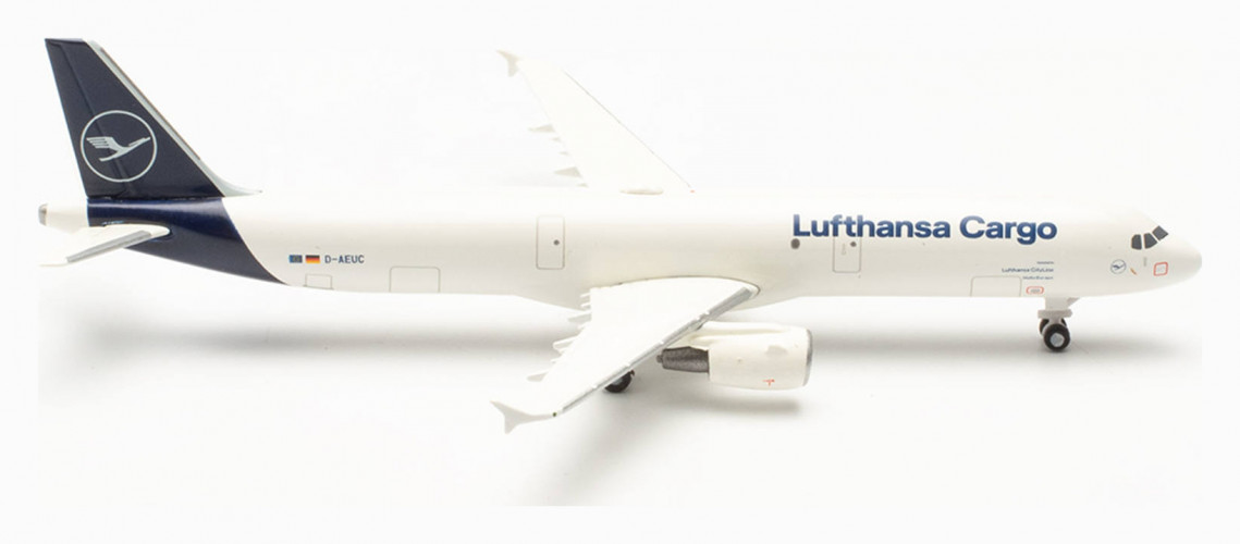 Самолет Lufthansa Cargo Airbus A321P2F “Hello Europe” 1:500