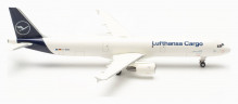 Самолет Lufthansa Cargo Airbus A321P2F “Hello Europe” 1:500