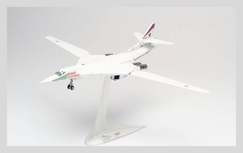 Военный самолет Ту-160 ВВС РФ Белый лебедь Engels-2 Илья Муромец" 1:200