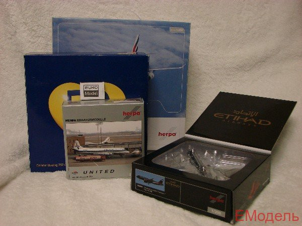 556873 Военный самолет USAF Lockheed SR-71A Blackbird 1:200