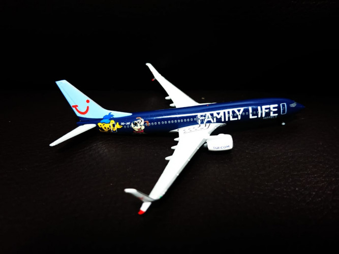 529433 Самолет Boeing 737-800 JetairFly Family Life Hotels 1:500