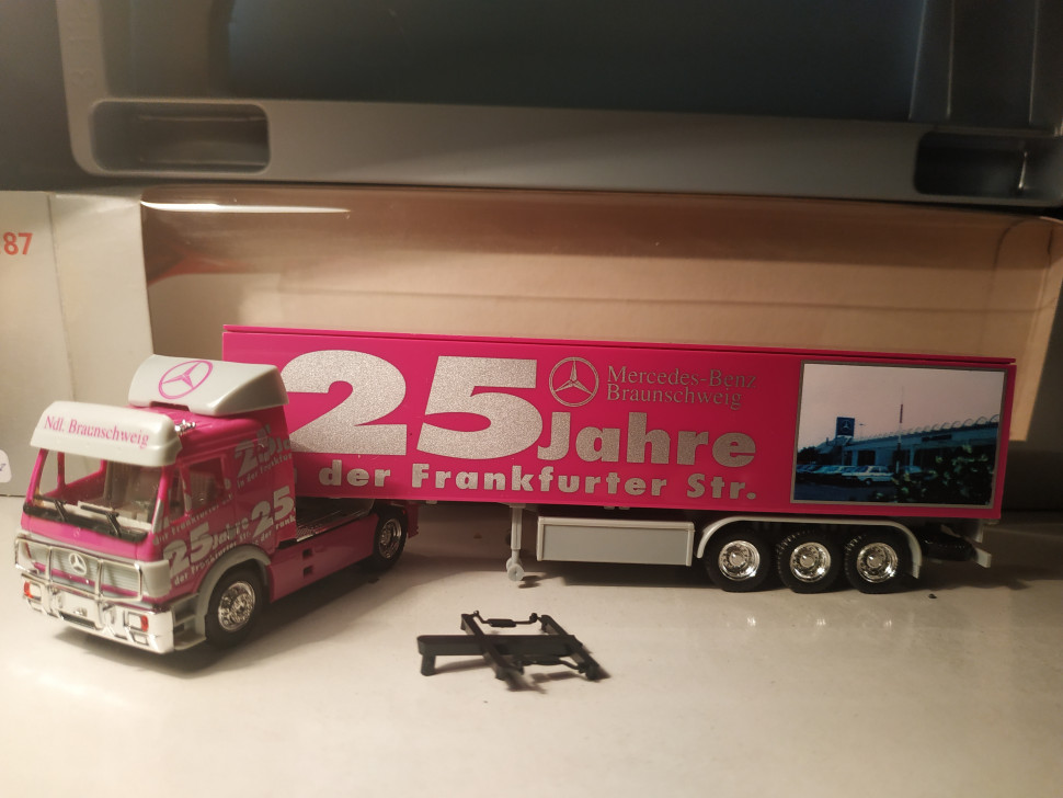 167437 Mercedes-Benz Braunschweig 25 Jahre in der Frankfurter Str. 1:87 167437 Mercedes-Benz Braunschweig 25 Jahre in der Frankfurter Str. 1:87