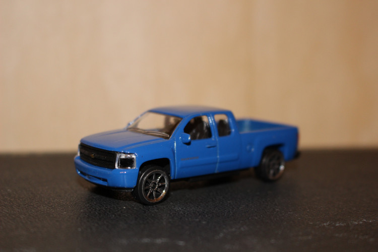 205279а Автомобиль Шевроле Chevrolet Silverado 1:64