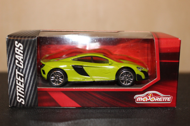 205279b Автомобиль McLaren 675 LT 1:64