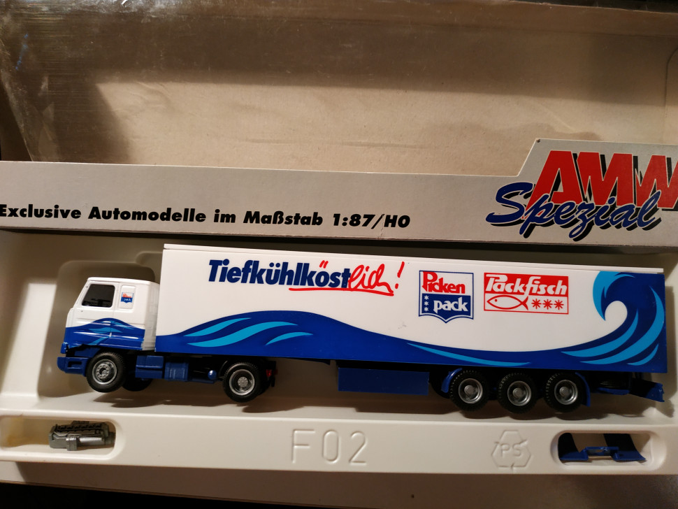 70350.1 Грузовой автомобиль фура Scania Tiefkuhlkost 1:87 70350.1 Грузовой автомобиль фура Scania Tiefkuhlkost 1:87