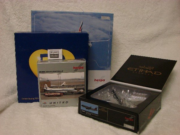 557498 Самолет Vietnam Airlines Airbus A350XWB 1:200