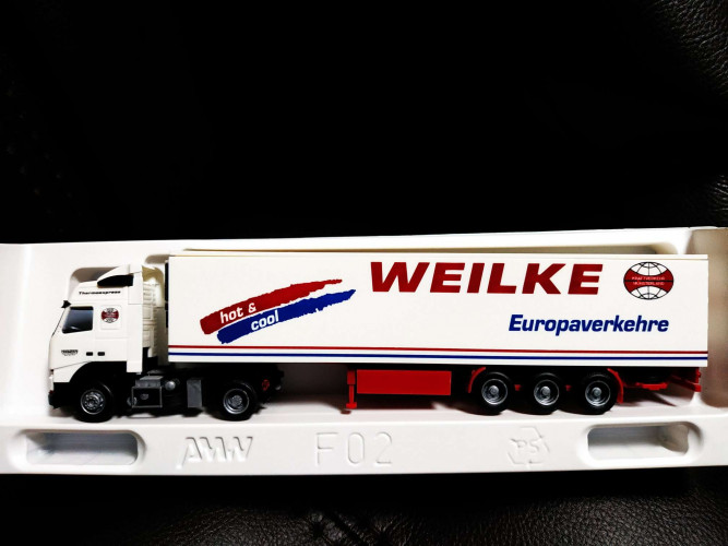 70499 Грузовик-фура Volvo FH Glob. / Aerop. - KSZ Sped.Weilke 1:87