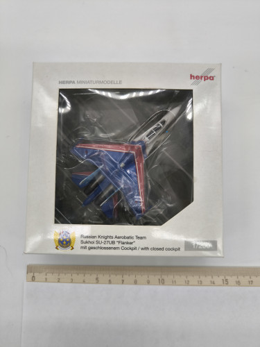 Военный самолёт  Russian Русские Витязи Су-27UB c закрытой кабиной 1:200