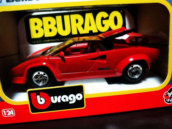 0137 Автомобиль Lamborghini Countach 1:24