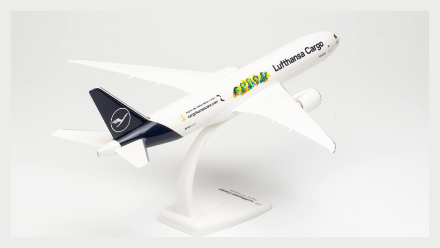 Самолет Боинг B777F LufthansaCargo Humancare 1:200