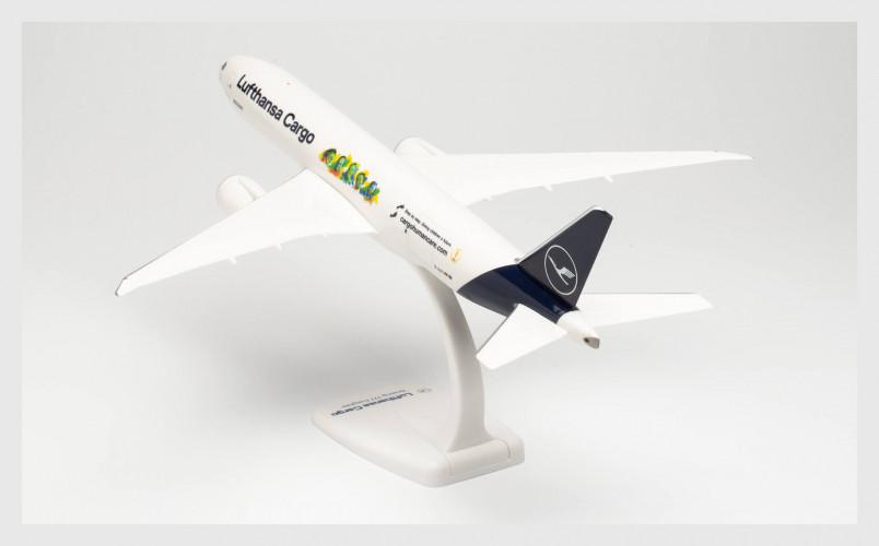 Самолет Боинг B777F LufthansaCargo Humancare 1:200