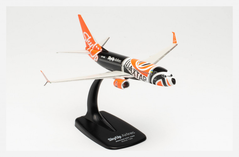 Самолет Боинг B737-700 SkyUp Shaktar Donetsk 1:200