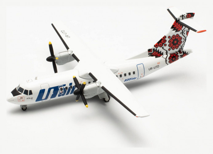 Самолет UTair ATR-42-300 1:200