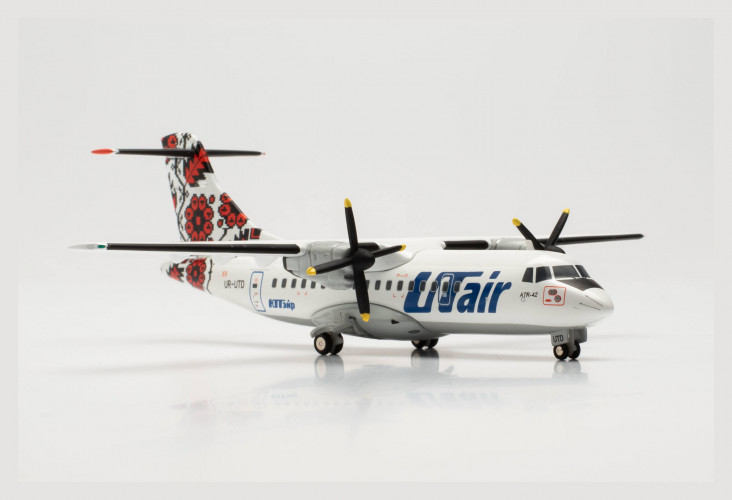 Самолет UTair ATR-42-300 1:200
