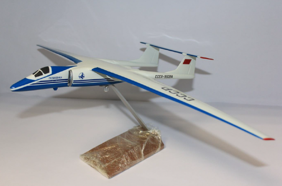 Самолет высотный дозвуковой разведчик М-55 «Геофизика» 1:72 Самолет высотный дозвуковой разведчик М-55 «Геофизика» 1:72