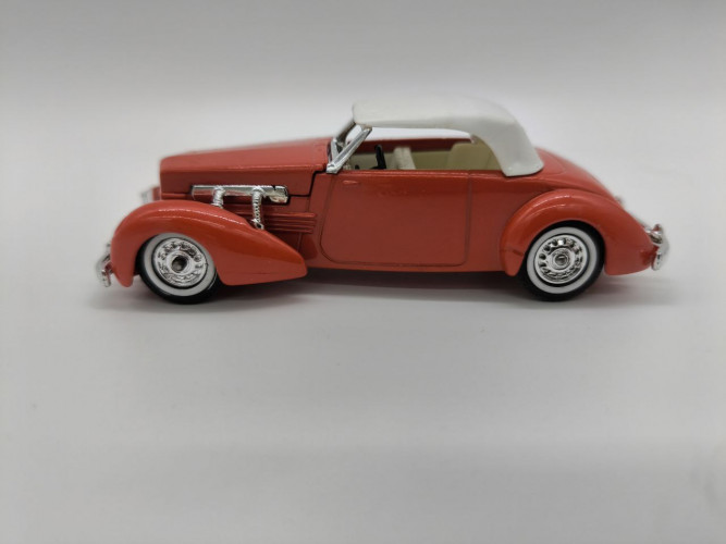 Модель автомобиля Cord 812 - 1937 г 1:43