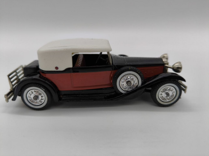 Модель автомобиля Packard Victoria 1:43