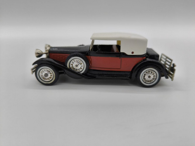 Модель автомобиля Packard Victoria 1:43