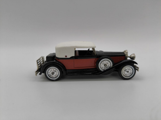 Модель автомобиля Packard Victoria 1:43