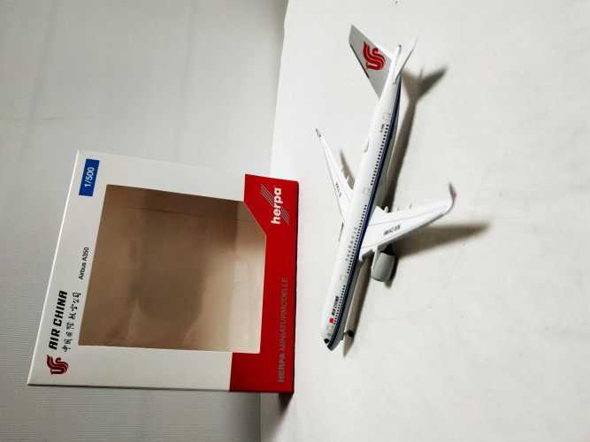 531917 Самолет готовый Аирбас А350 Air China 1:500