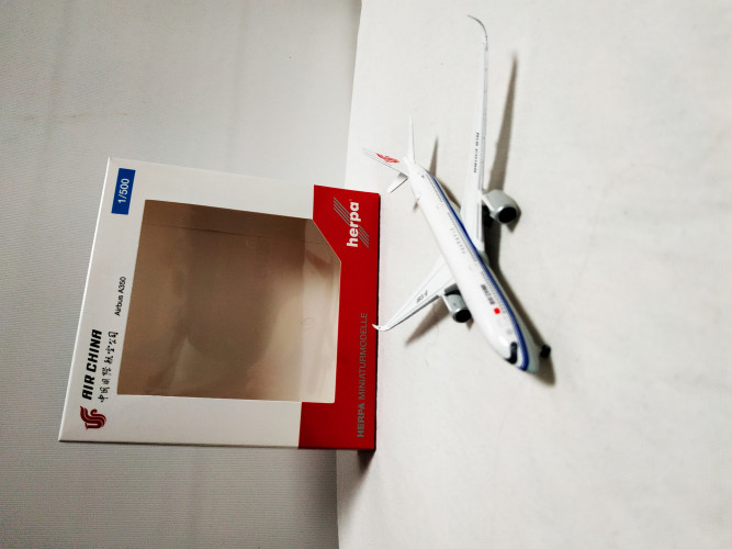 531917 Самолет готовый Аирбас А350 Air China 1:500
