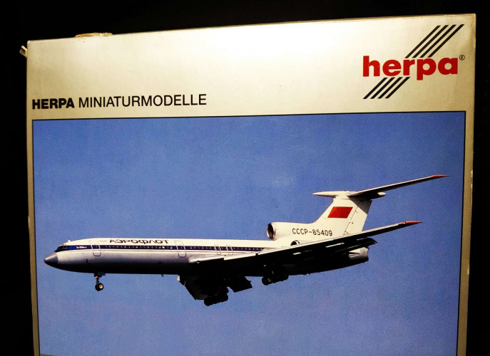552738 Самолет Tupolev TU-154B  СССР Борт 85409  1:200 