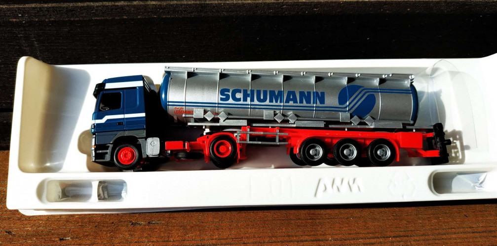 70881 Грузовик с прицепом цистерна  MB Actros L Benntrans/Schumann 1:87 