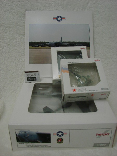 Образец упаковки масштабных моделей самолетов Herpa 1:200

